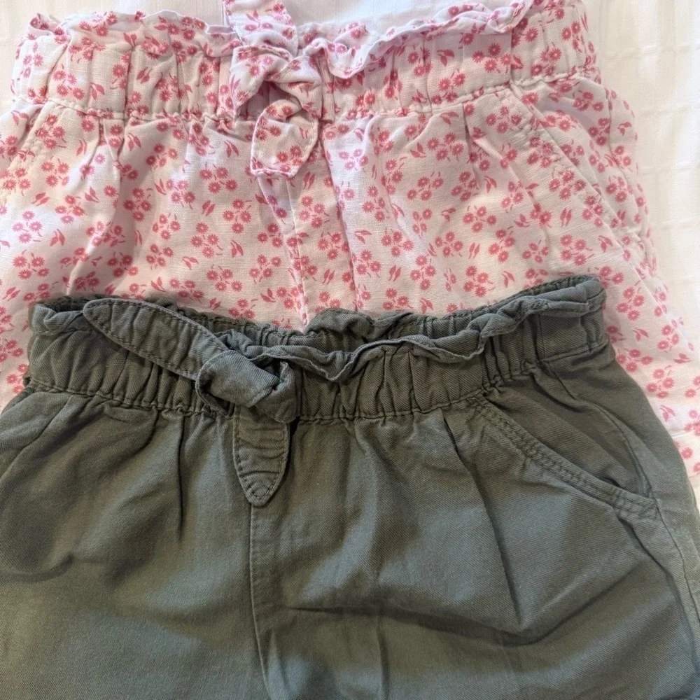 Bundle of 2 Baby Gap Floral Pink and Olive Green Short size 5